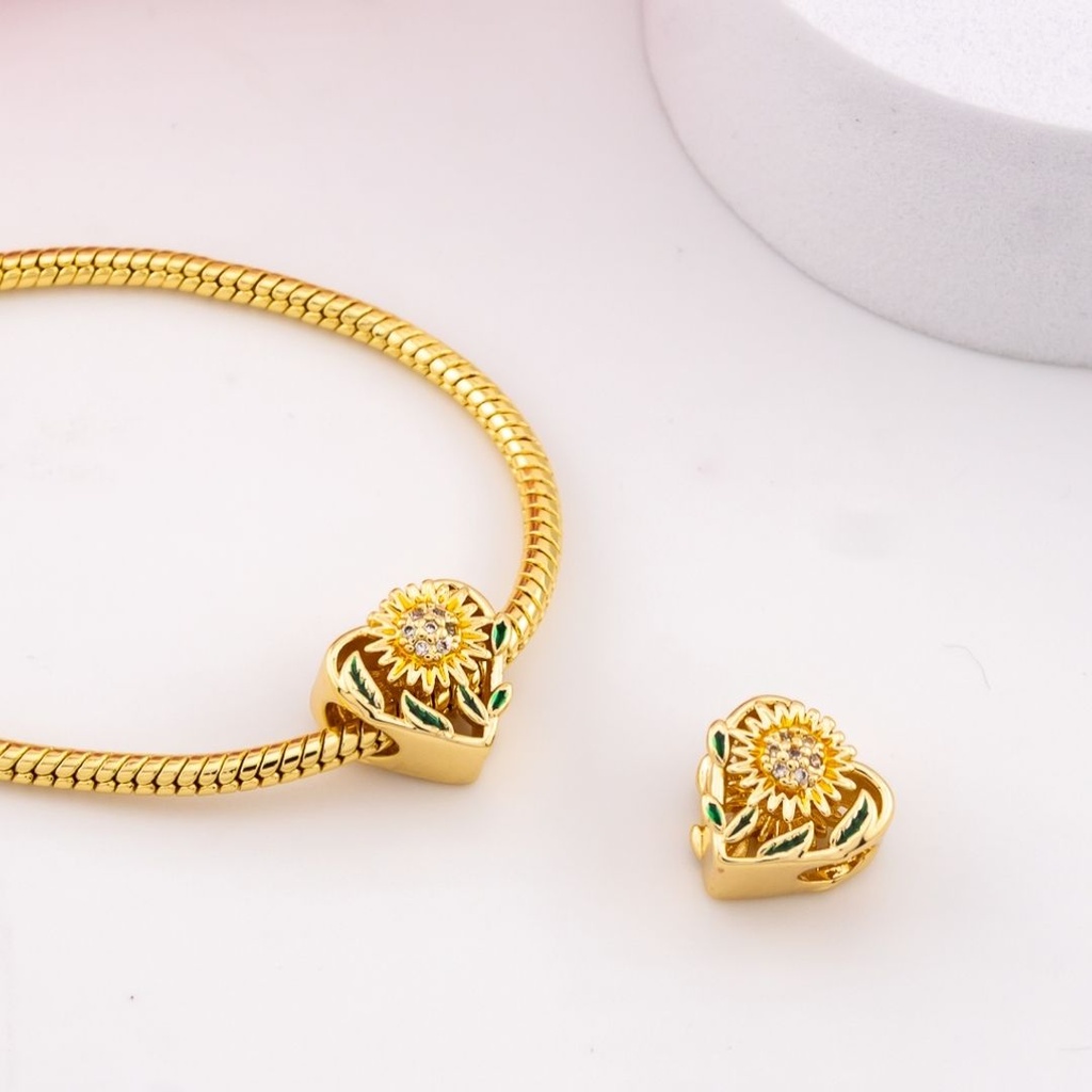 Charm de corazon con girasol baño 18k