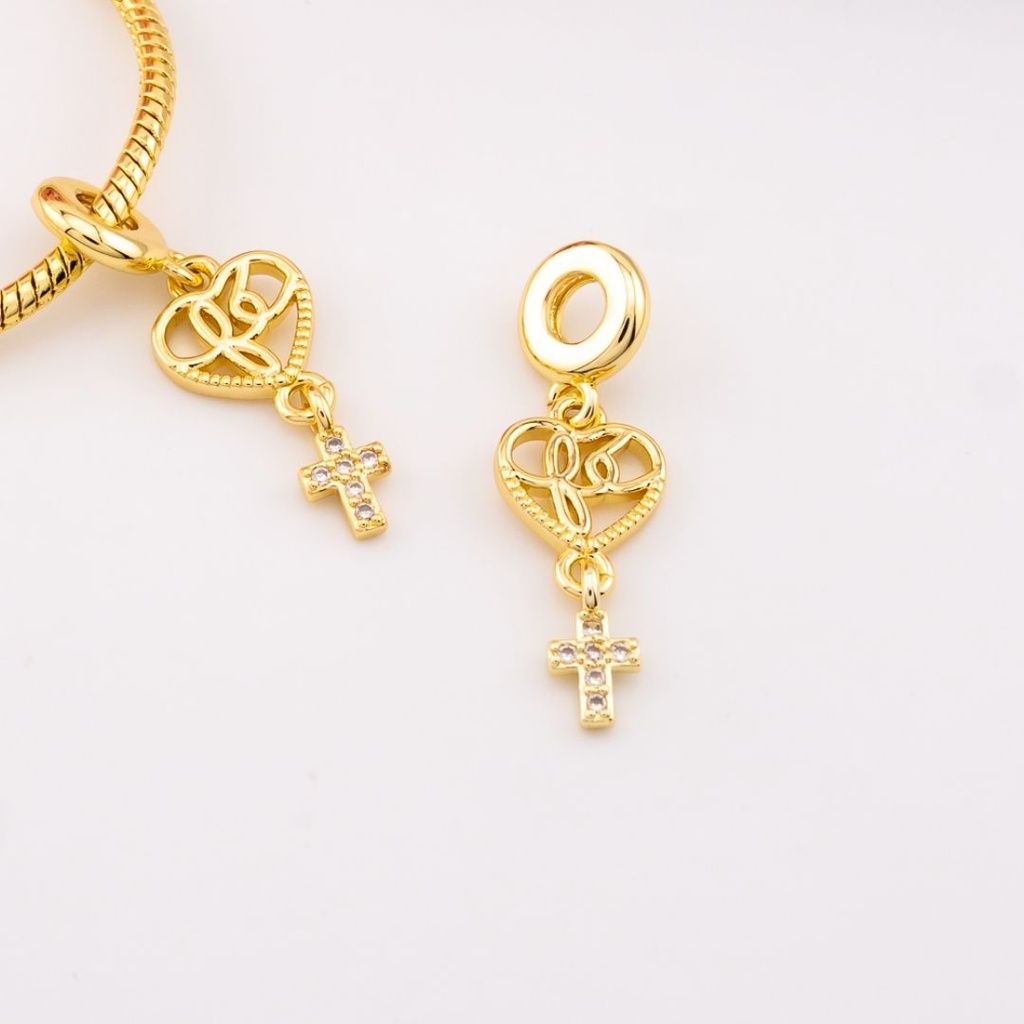 Charm de religioso con zirconias baño 18k