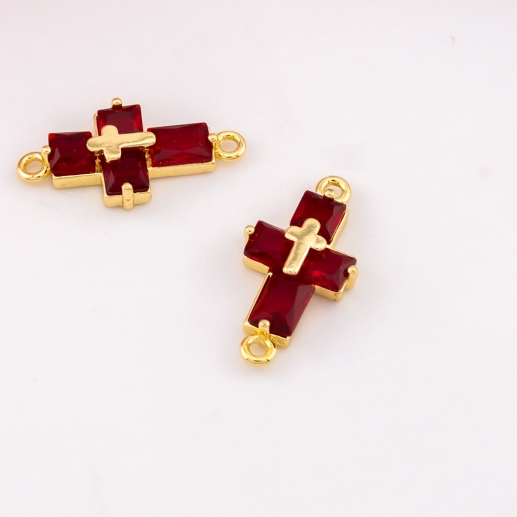 Dije de cruz con zirconias baño 18k rojo