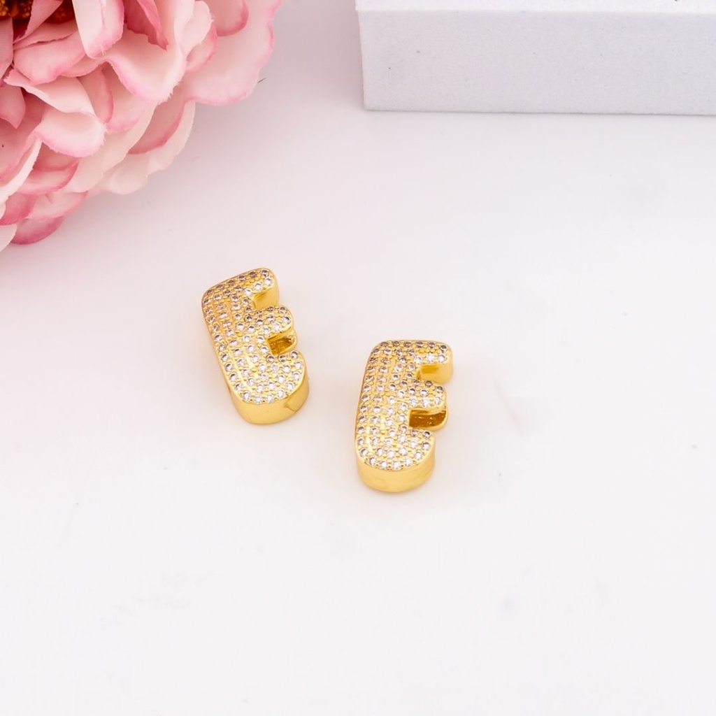 Separador de letras chunky con zirconias baño 18k