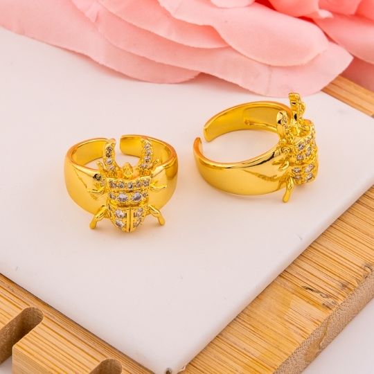 Anillo de escarabajo con zirconias baño 18k