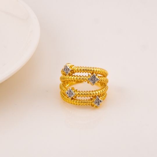 Anillo chunky doble tono con zirconias baño 18k