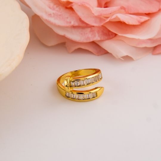 Anillo ajustable de clavo con zirconias baño 18k