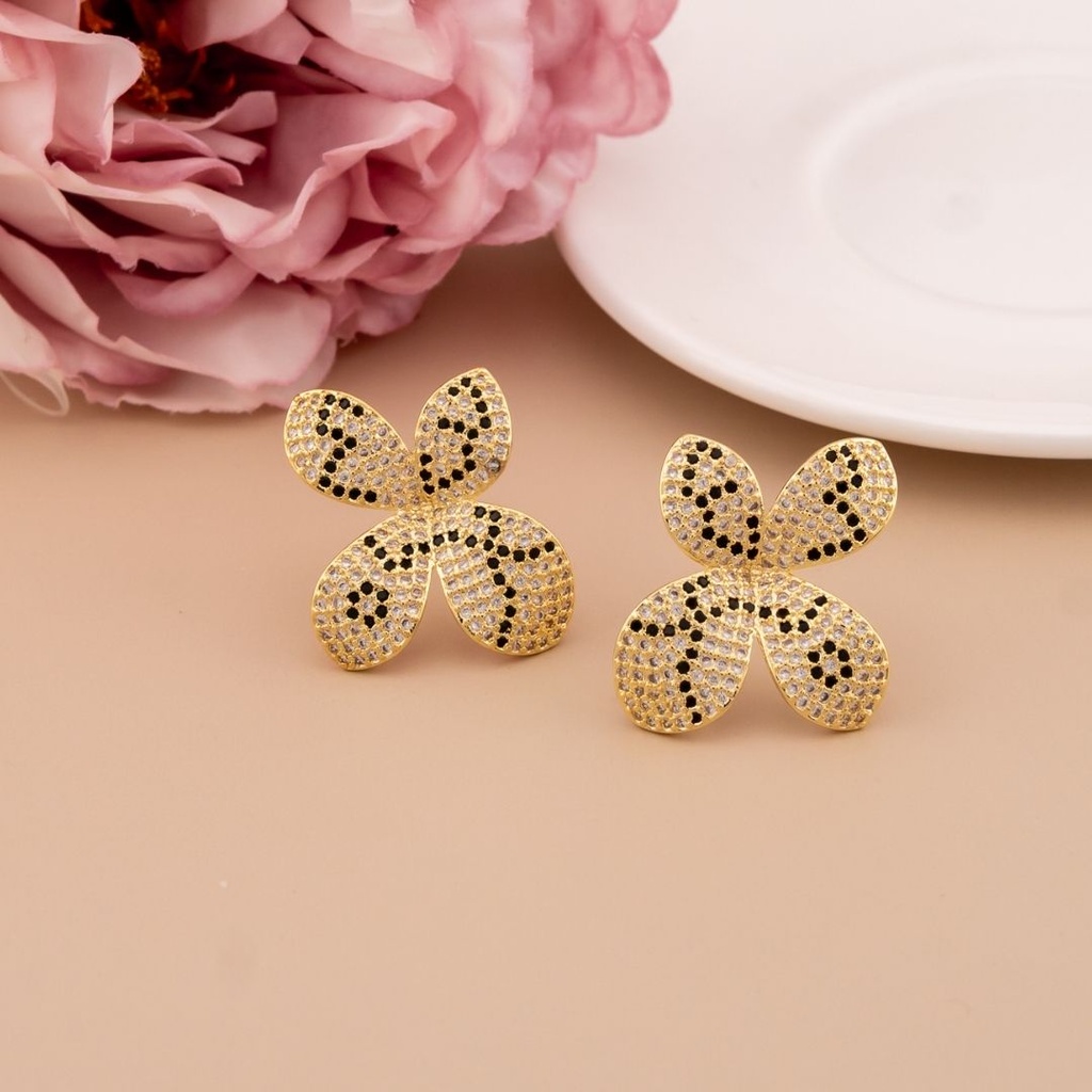 Aretes stud de flor con zirconias baño 18k