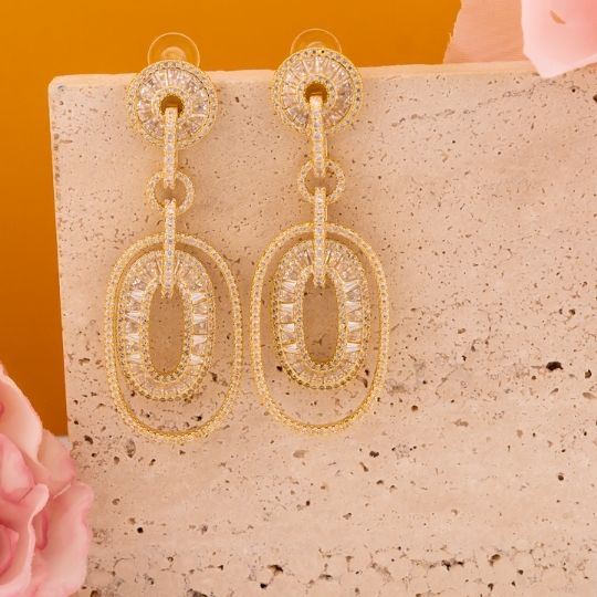 Aretes colgantes con zirconias baño 18k