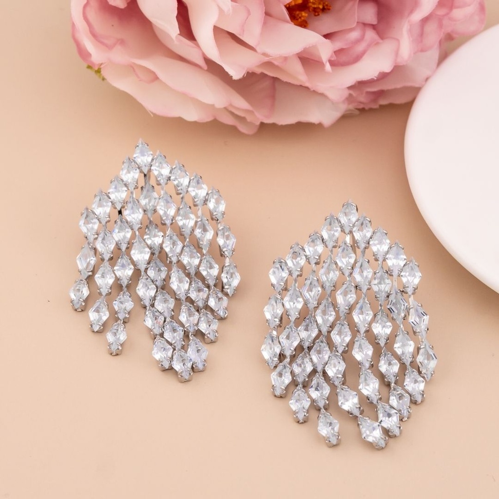 Aretes colgantes con zirconias baño 18k plat