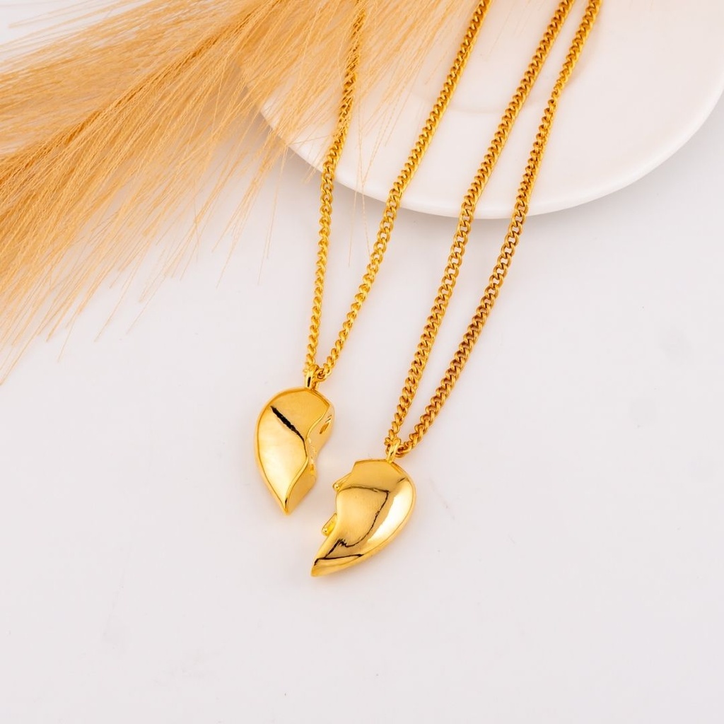 Set de 2 collares de corazon para compartir de marca baño 18k