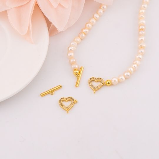 Broche T en forma de corazon en micropave