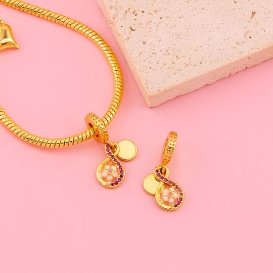 Charm de pelota rosado en micropave