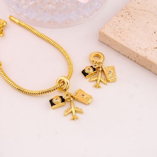 Charm viajero baño 18k