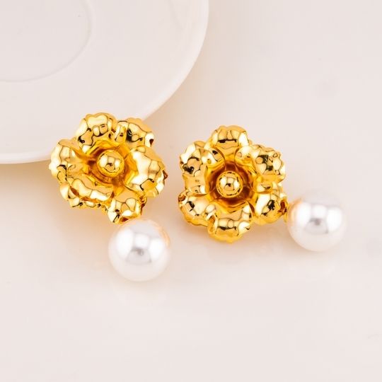 Aretes de flor colgantes con perlas baño 18k