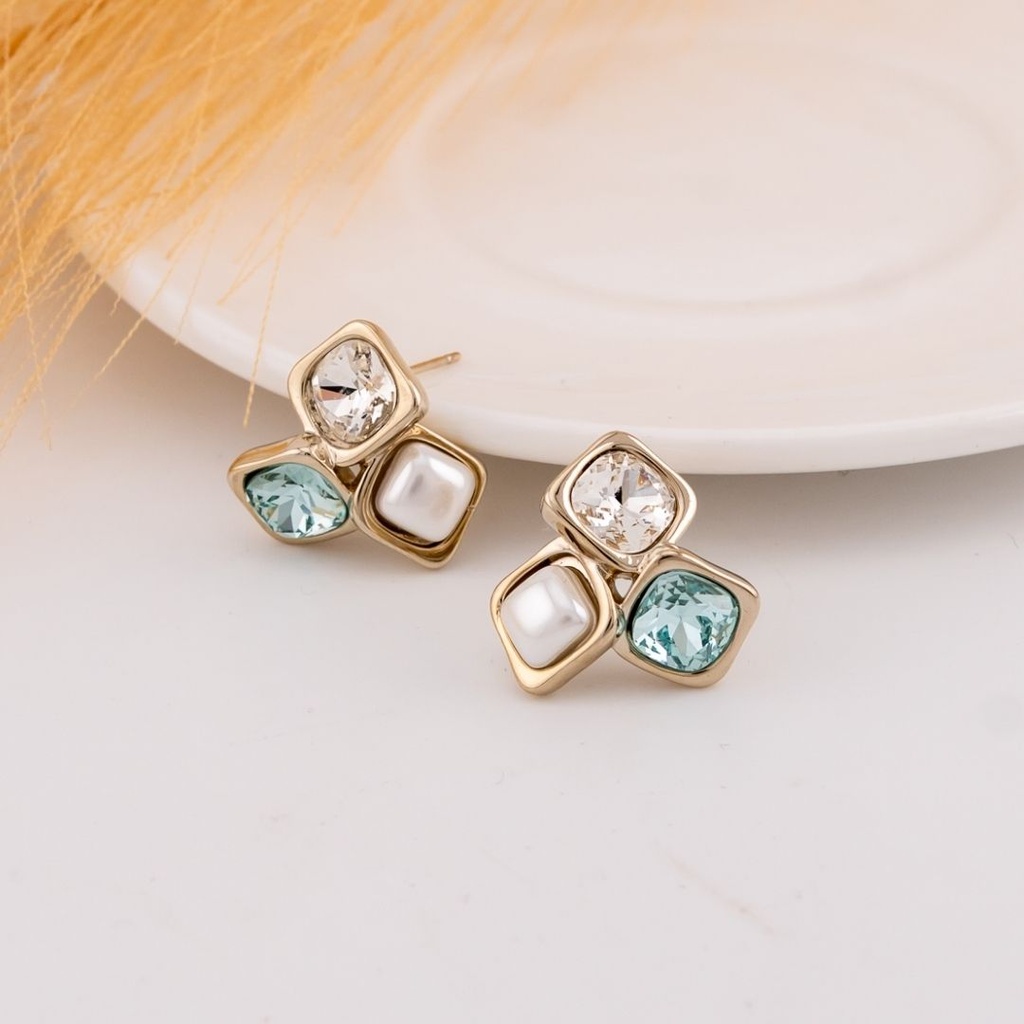 Aretes stud con perla y zirconias baño 18k