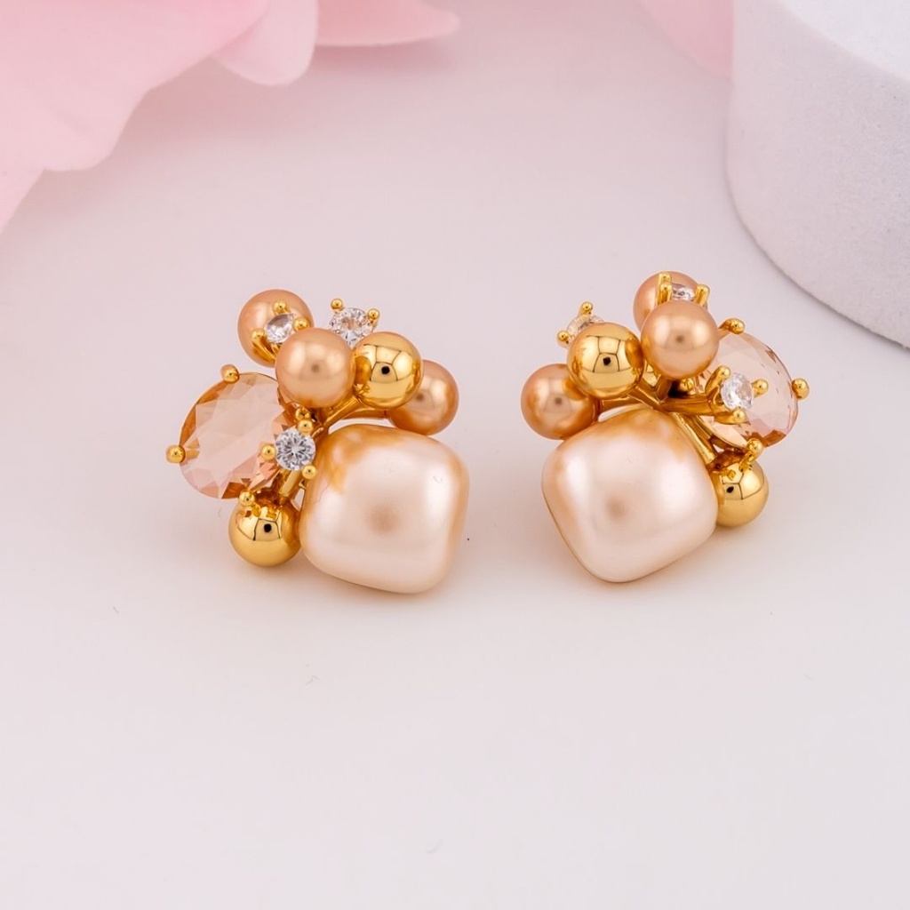 Aretes stud con perlas baño 18k