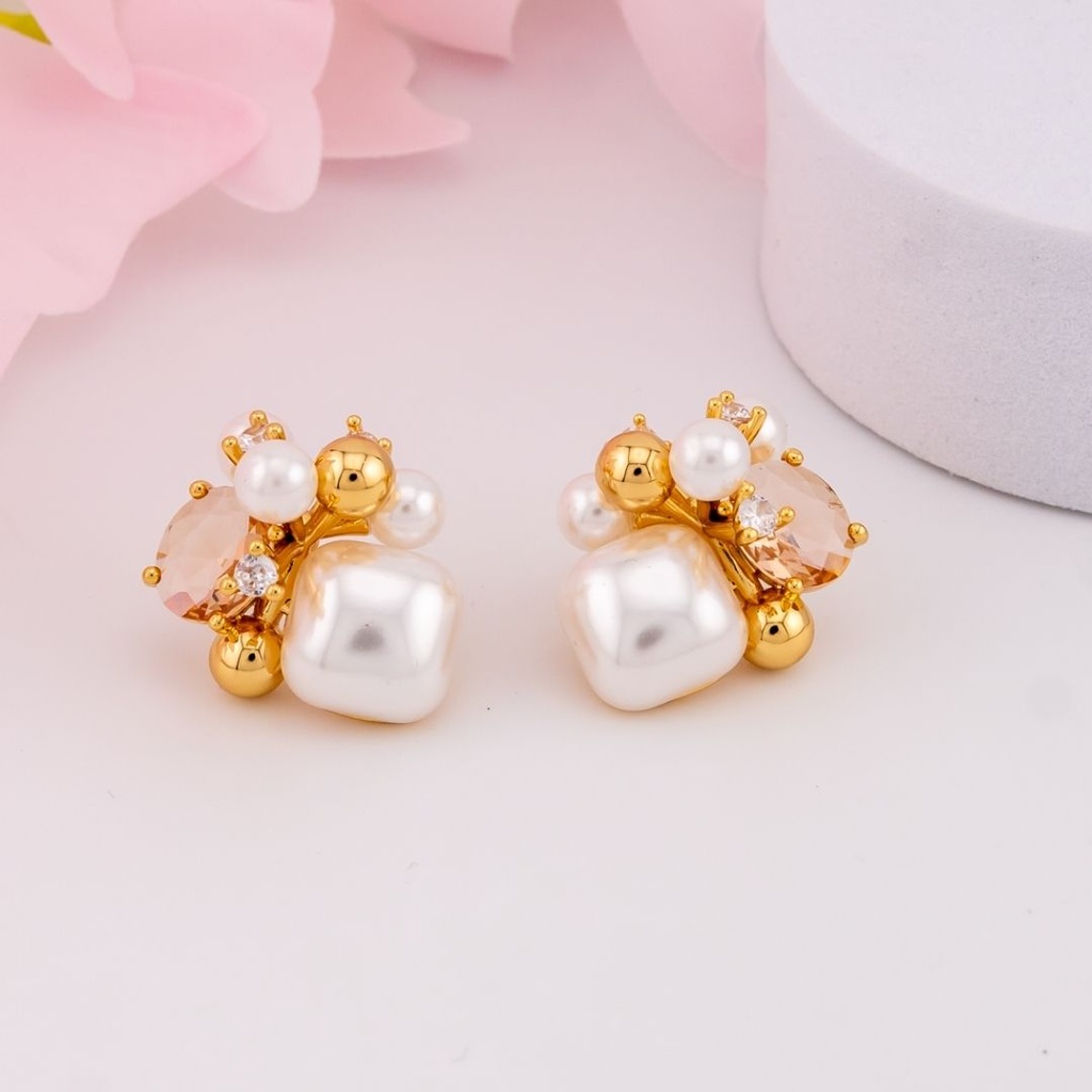 Aretes stud con perlas baño 18k