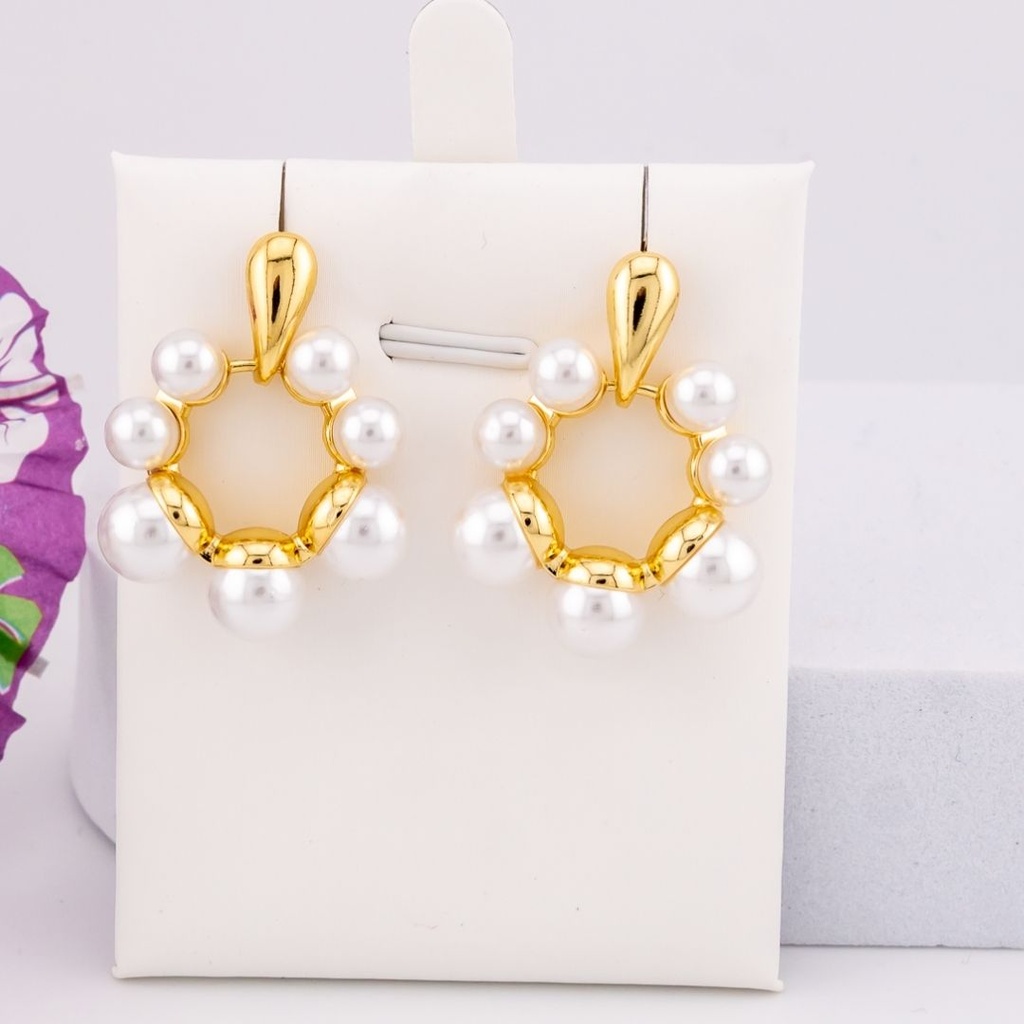 Aretes colgantes con perlas baño 18k