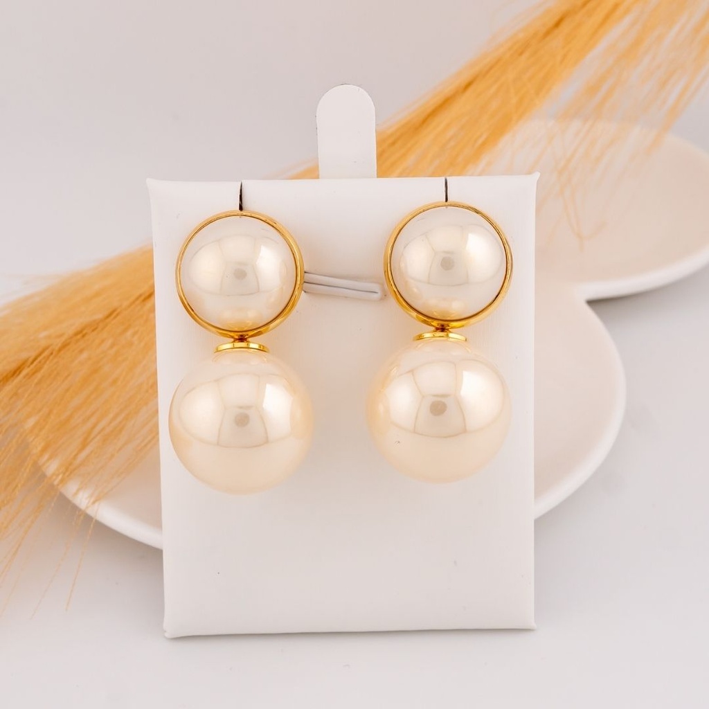 Aretes colgantes con perlas baño 18k