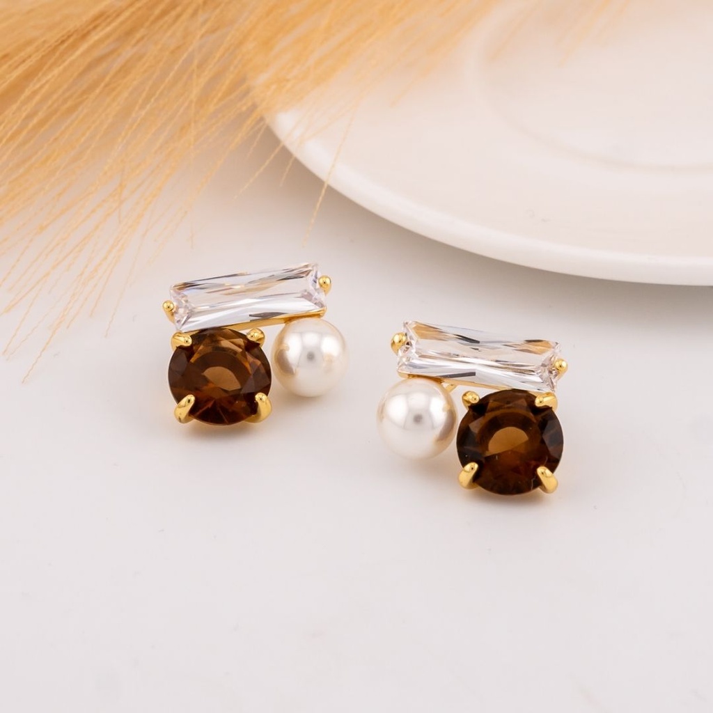 Aretes stud con cristal y perla baño 18k