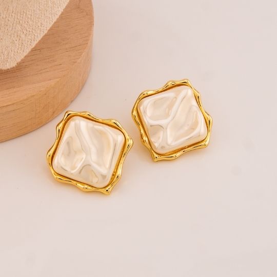 Aretes stud cuadrados baño 18k