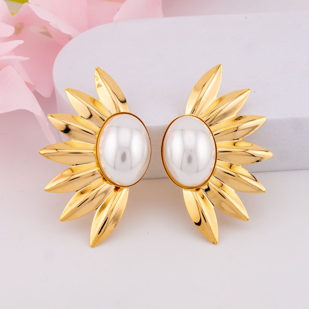 Aretes chunky con perlas baño 18k dorado