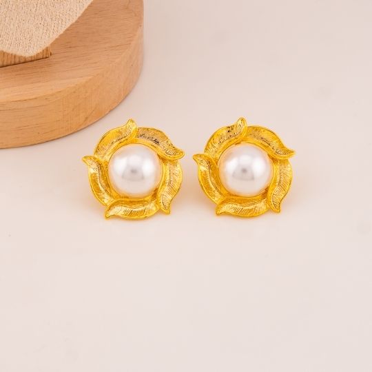 Aretes redondos con perla baño 18k