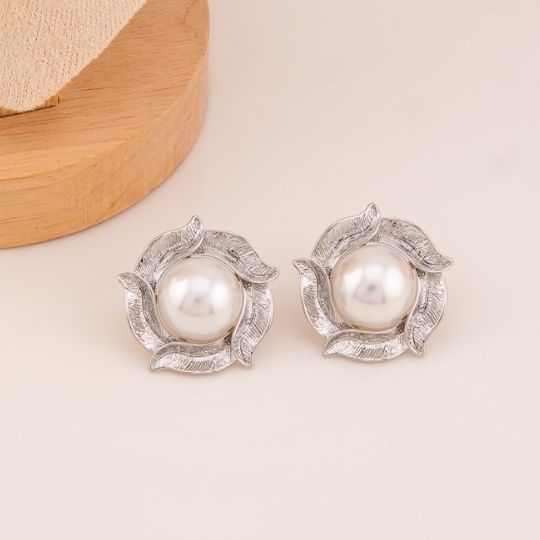 Aretes redondos con perla baño 18k