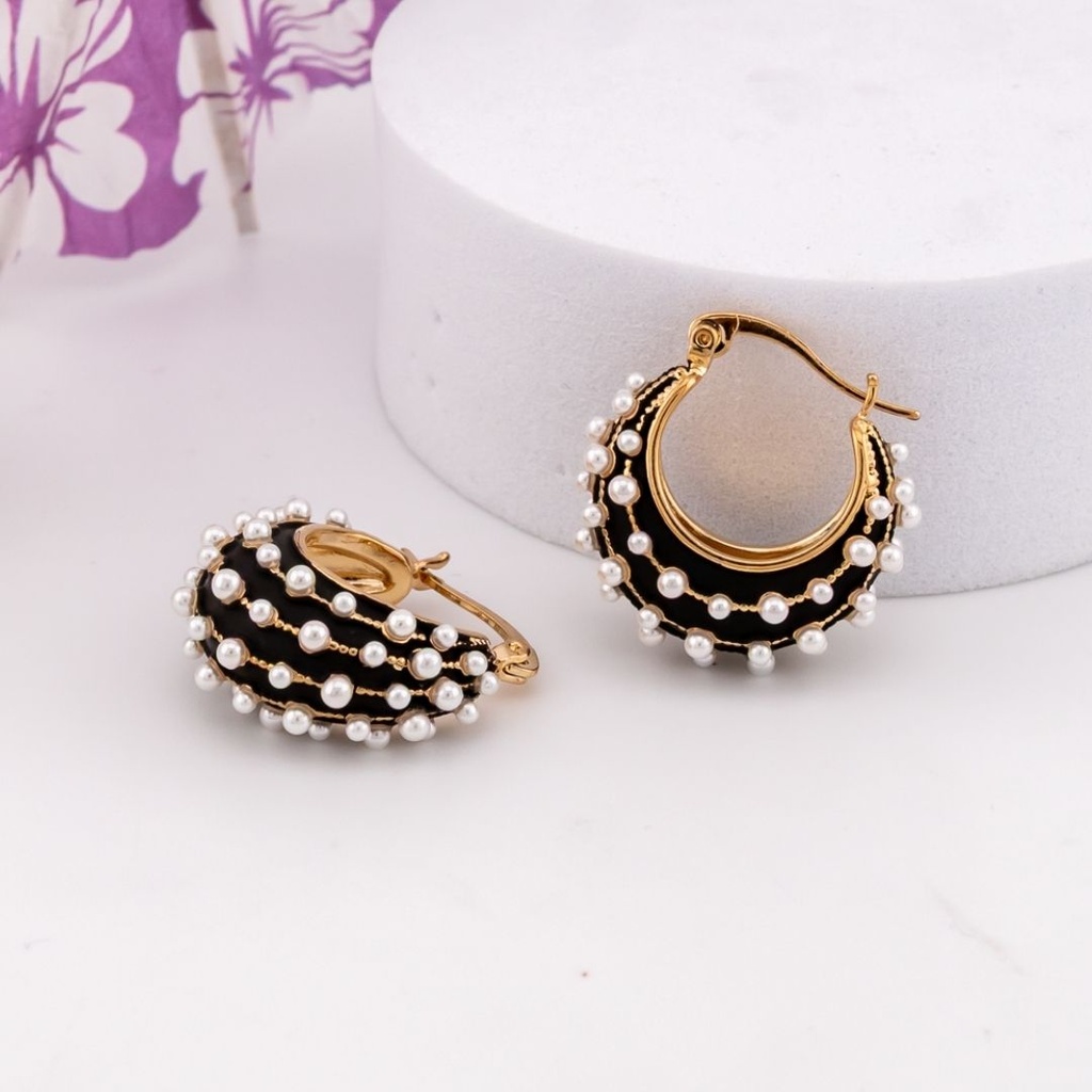 Argollas esmaltadas con perlas baño 18k negros 