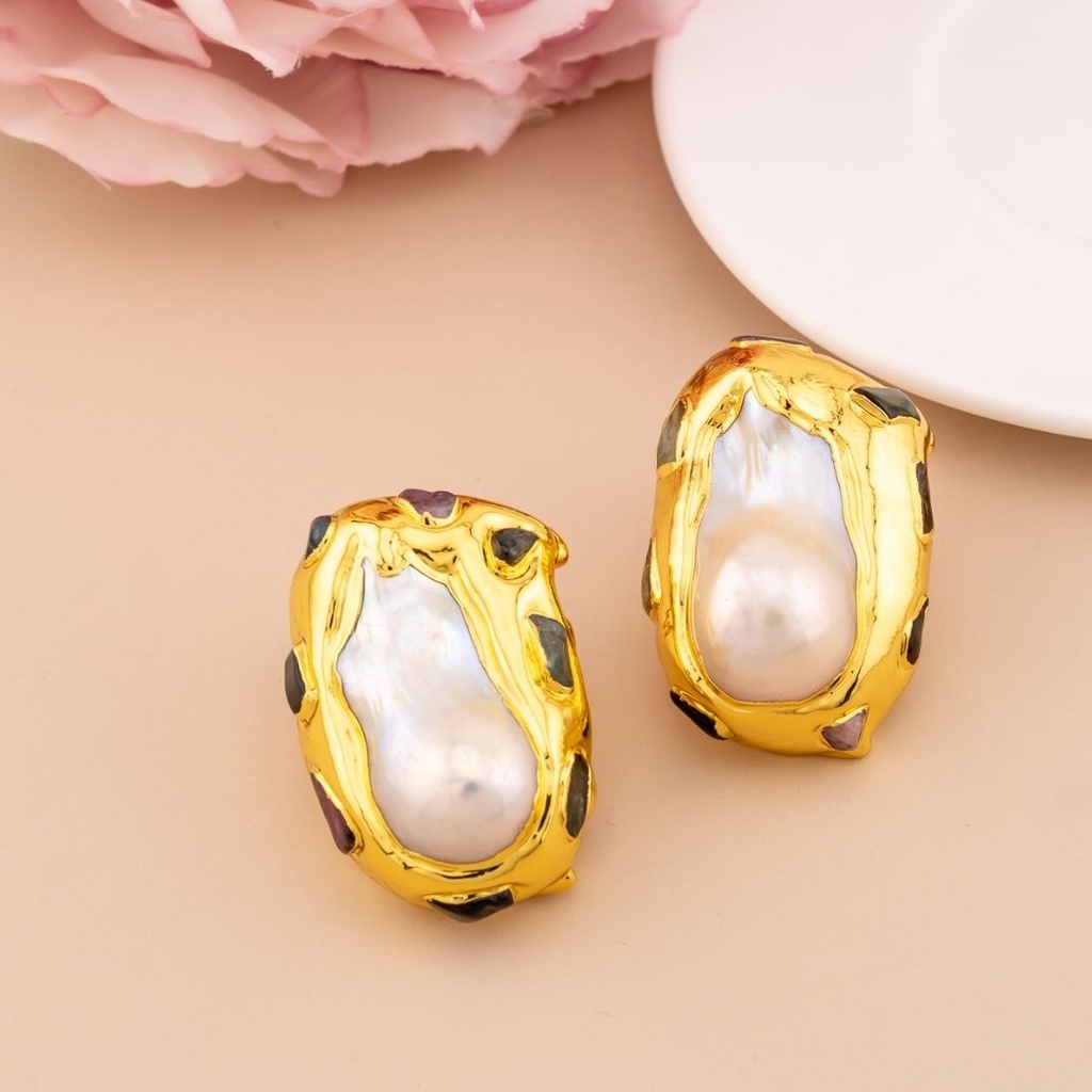 Aretes stud de perlas barrocas con piedras naturales engastado en Goldfilled