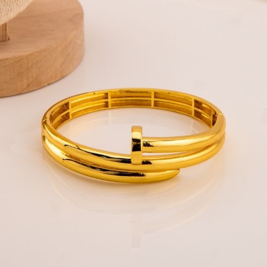 Brazalete de clavo solido baño 18k
