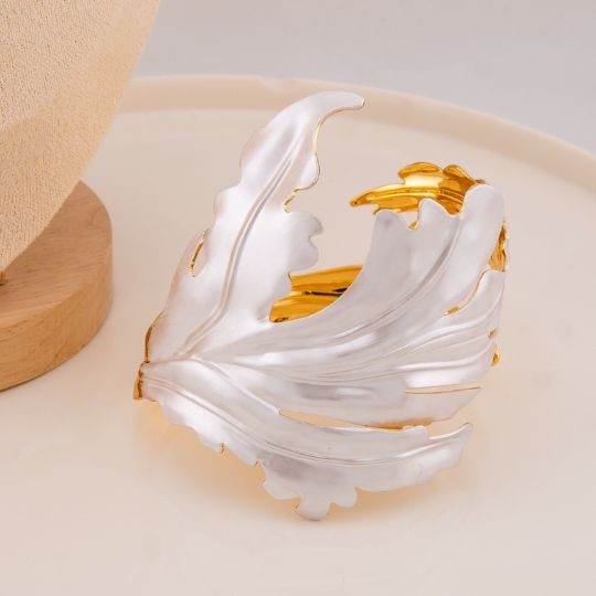 Brazalete de hoja doble tono solido baño 18k