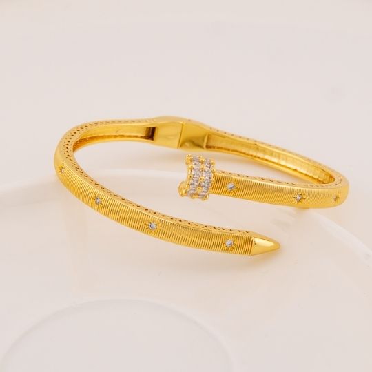 Brazalete de clavo con zirconias baño 18k