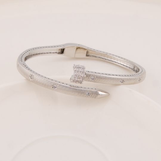 Brazalete de clavo con zirconias baño 18k