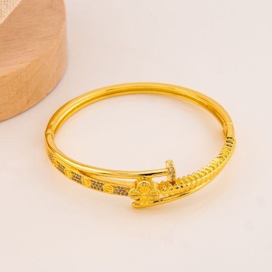 Brazalete de marca con zirconias baño 18k