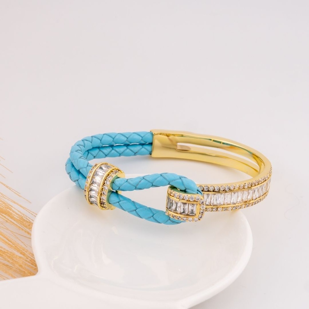 Brazalete de cuero y zirconias baño 18k azul