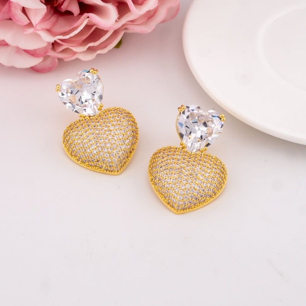 Aretes colgantes de corazon con zirconias baño 18k