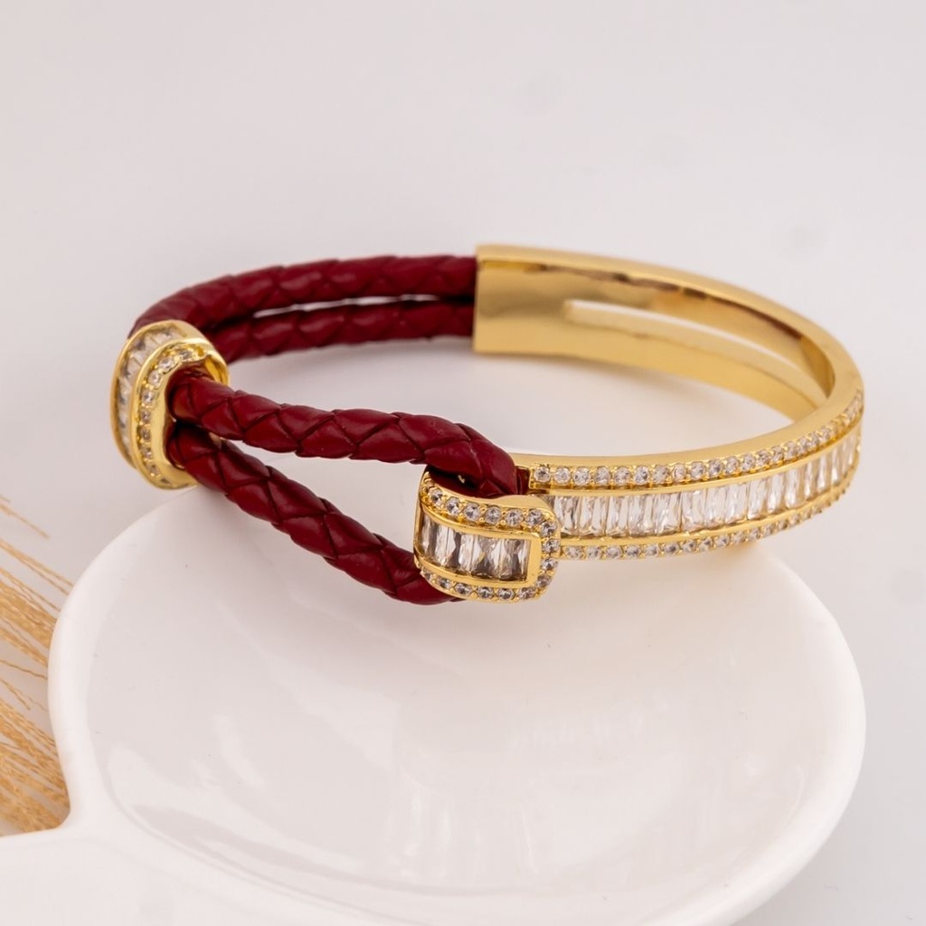 Brazalete de cuero y zirconias baño 18k rojo