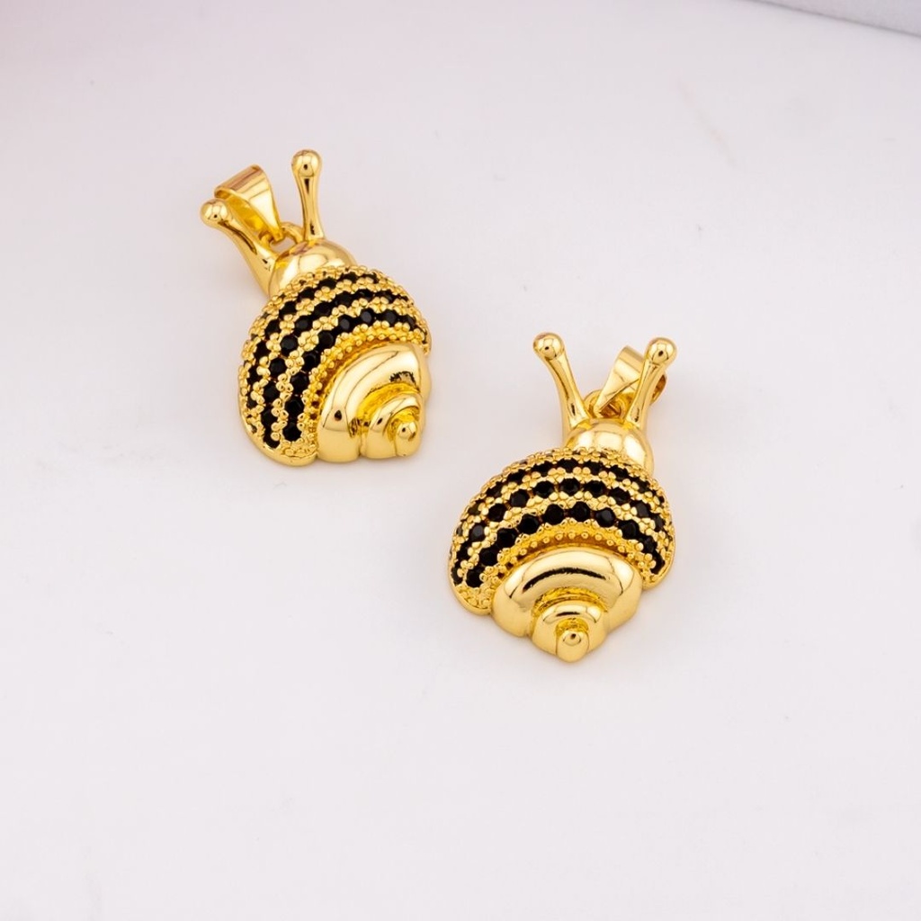 Dije de caracol con zirconias baño 18k