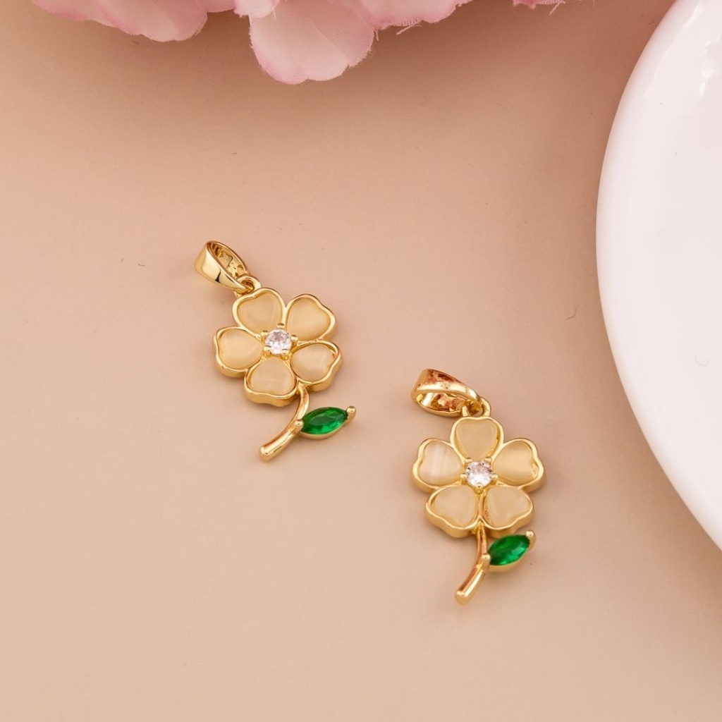 Dije de fllor con zirconias baño 18k