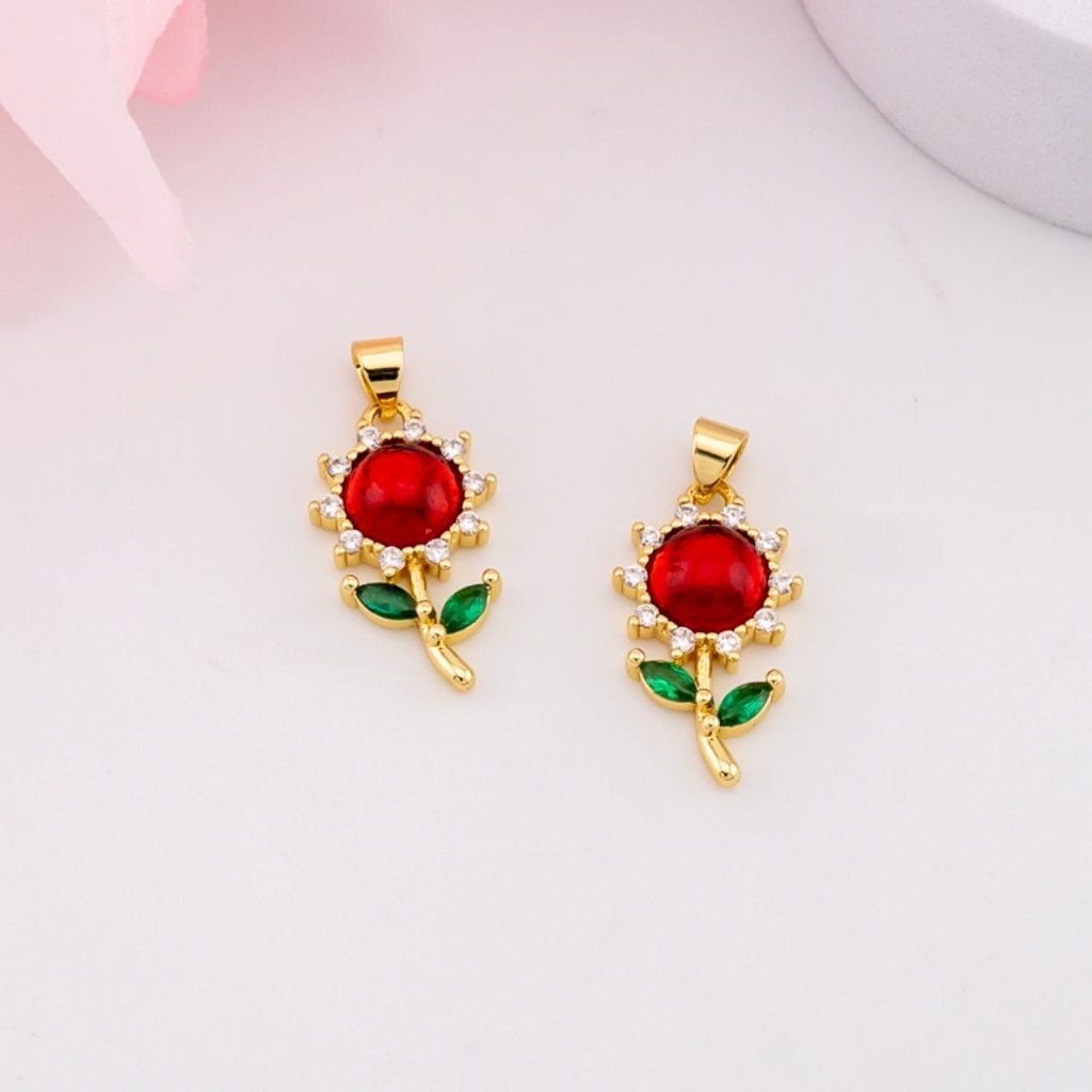Dije de flor con zirconias baño 18k rojo