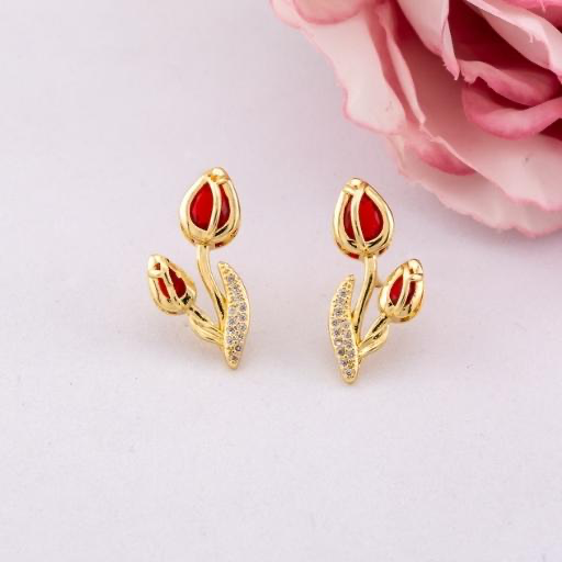 Aretes stud de tulipan con zirconias baño 18k rojos