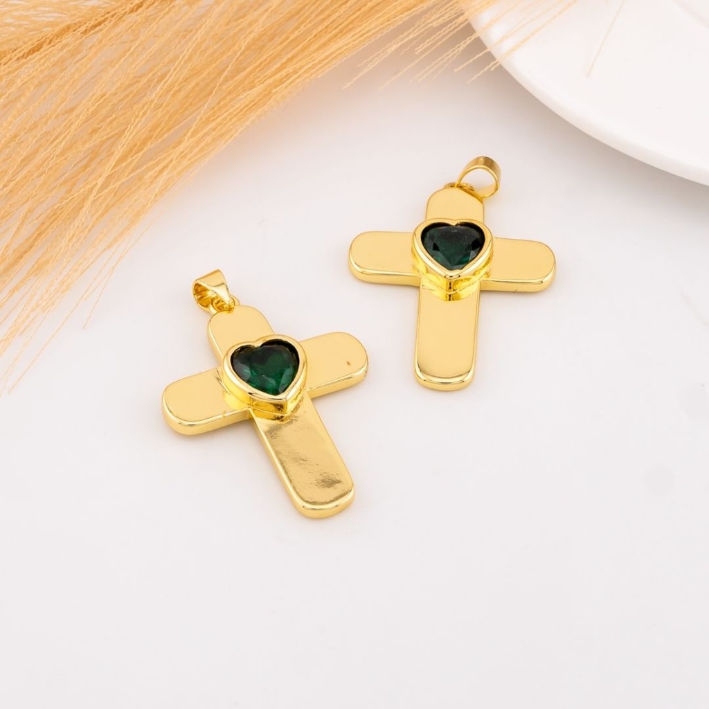 Dije de cruz con corazon baño 18k