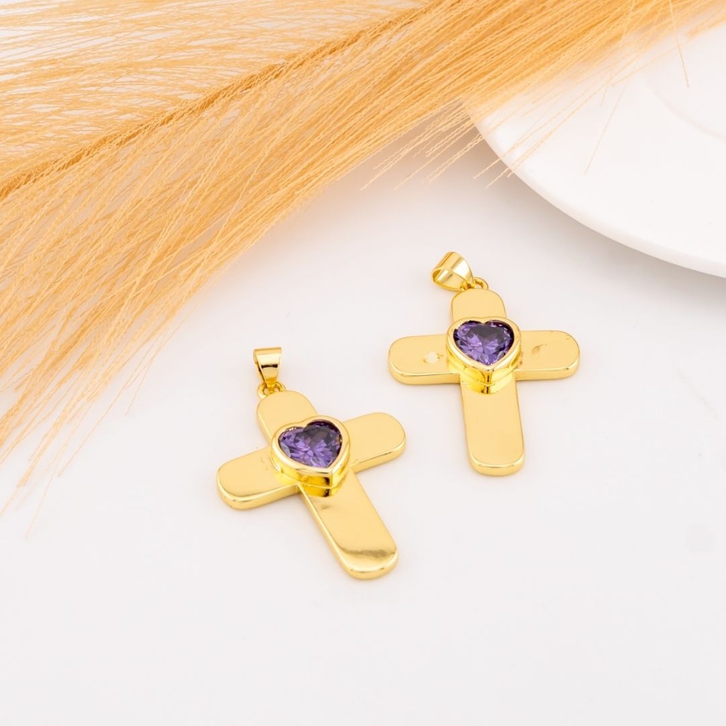 Dije de cruz con corazon baño 18k
