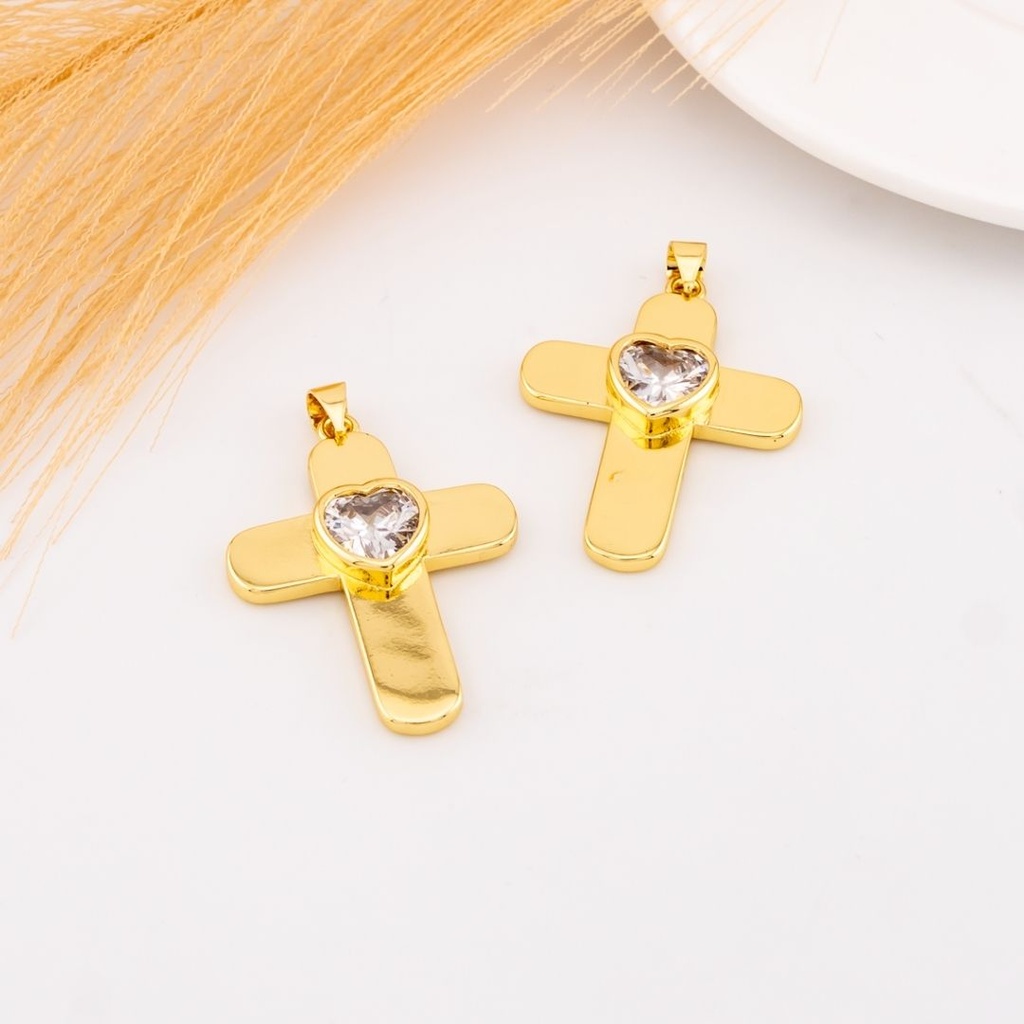 Dije de cruz con corazon baño 18k