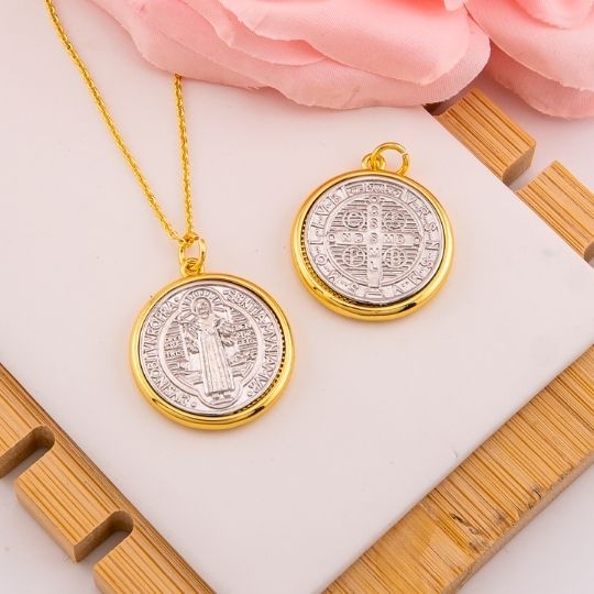 Dije medalla religiosa San Benito doble tono grande baño 18k