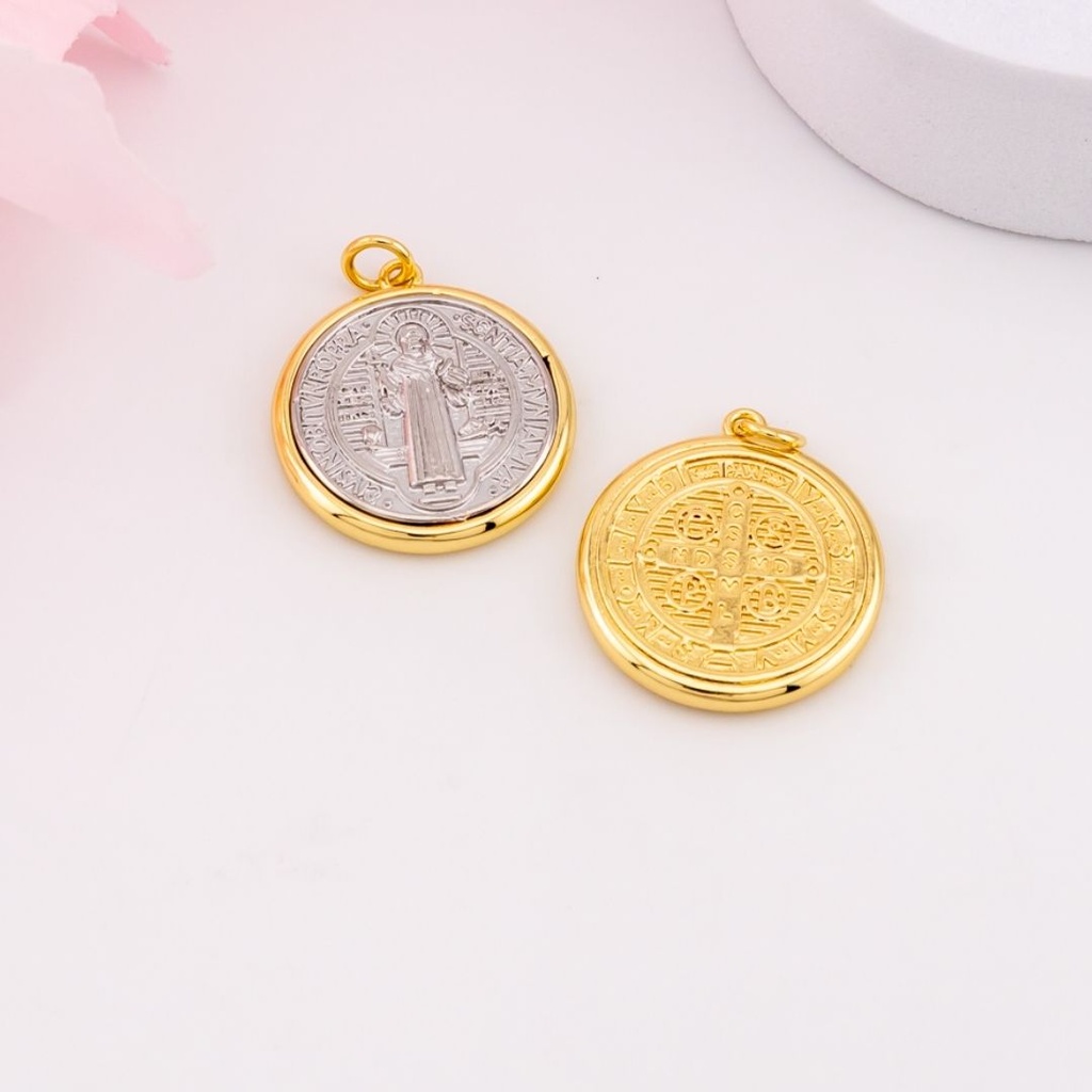 Dije San Benito doble tono baño 18k