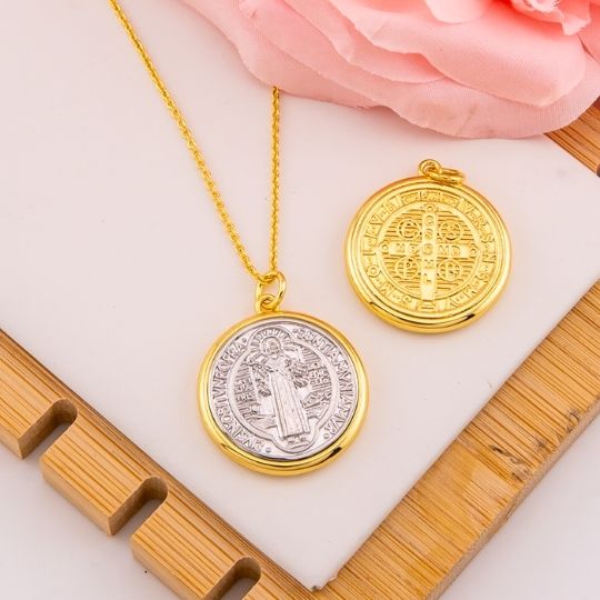 Dije medalla religiosa San Benito doble tono grande baño 18k