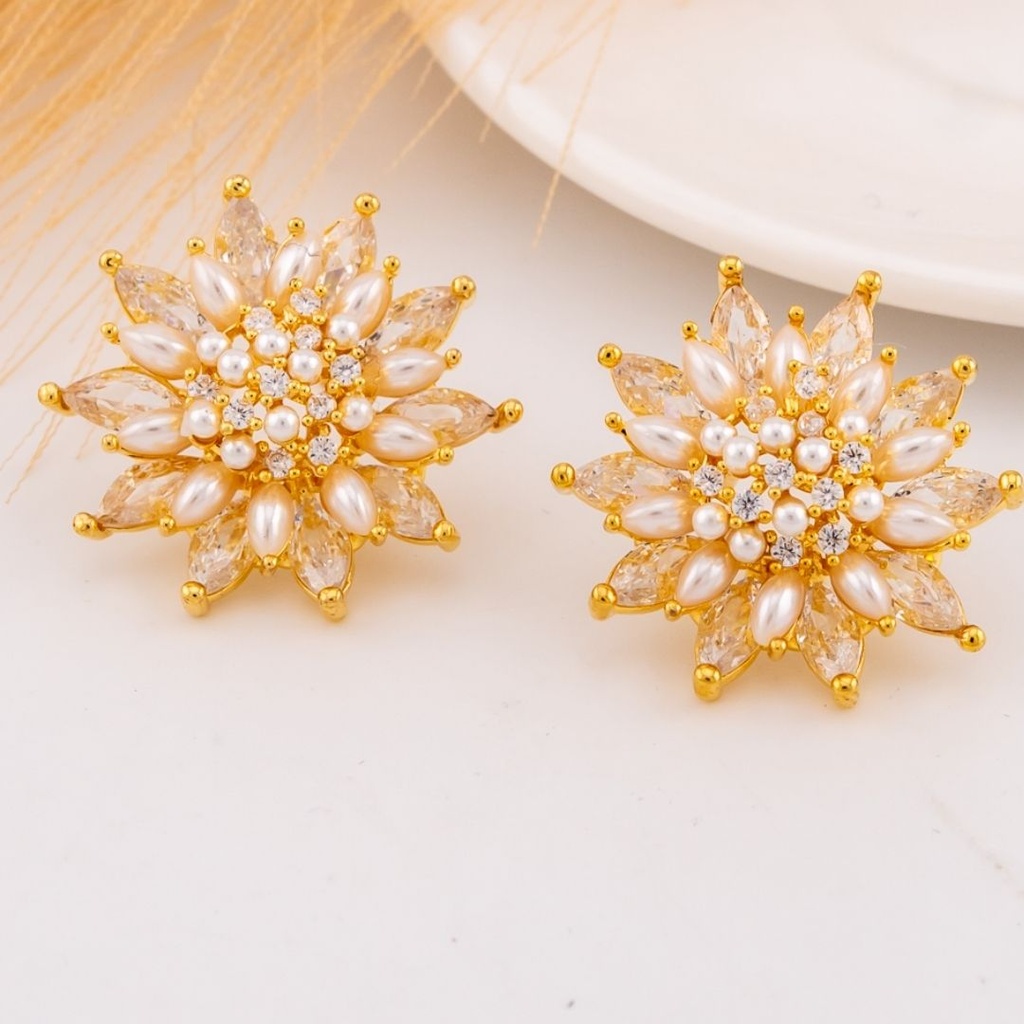 Aretes stud de flor con zirconias baño 18k