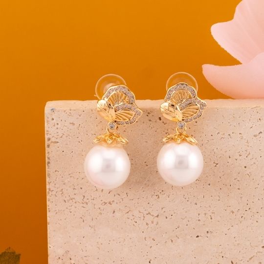 Aretes colgantes con perlas baño 18k