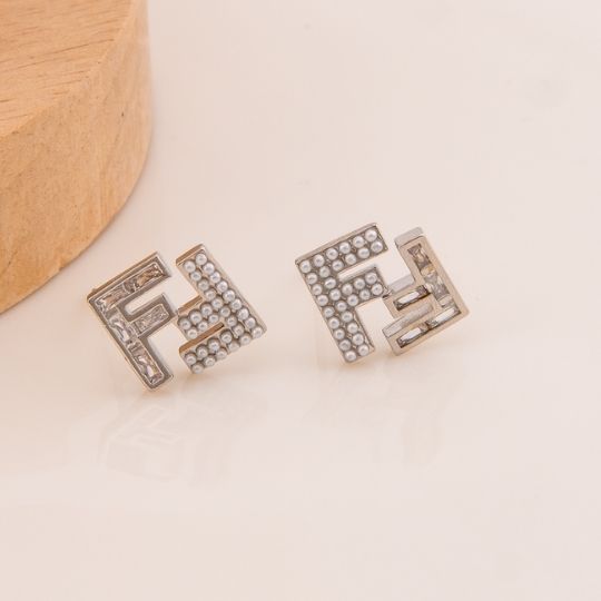 Aretes stud de marca con perlas y zirconias baño 18k