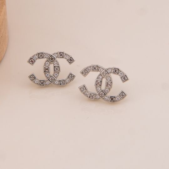 Aretes stud de marca con zirconias baño 18k