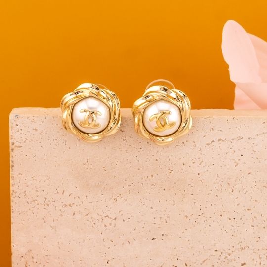 Aretes stud con perlas de marca baño 18k